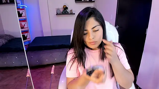 Snapshot of Catalinaa_martinez chatting on February 2025 07:49:01 PM Catalinaa martinez online show from February 2025 07:49:01 PM