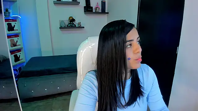 Snapshot of Catalinaa_martinez chatting on February 2025 08:37:01 PM Catalinaa martinez online show from February 2025 08:37:01 PM