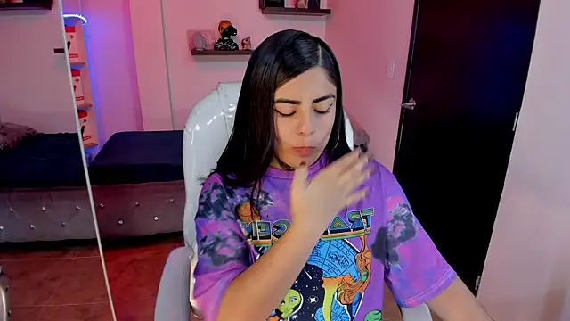 Snapshot of Catalinaa_martinez chatting on February 2025 08:38:02 PM Catalinaa martinez online show from February 2025 08:38:02 PM