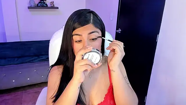 Snapshot of Catalinaa_martinez chatting on February 2025 09:33:02 PM Catalinaa martinez online show from February 2025 09:33:02 PM