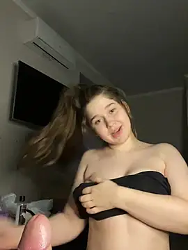 Snapshot of HornyGirlH chatting on January 2025 05:05:01 AM HornyGirlH online show from January 2025 05:05:01 AM
