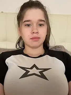 Snapshot of HornyGirlH chatting on February 2025 06:41:01 AM HornyGirlH online show from February 2025 06:41:01 AM