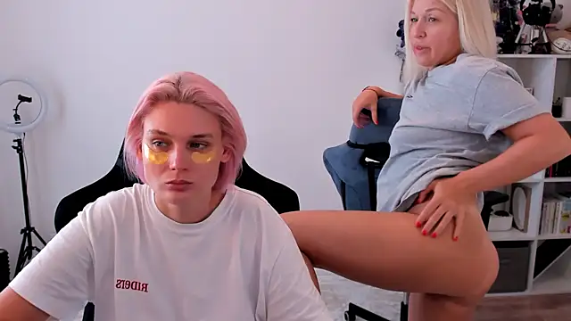 hotblonds online show from October 2025 10:13:01 AM