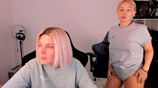 Snapshot of hotblonds chatting on November 2025 11:02:02 AM hotblonds online show from November 2025 11:02:02 AM