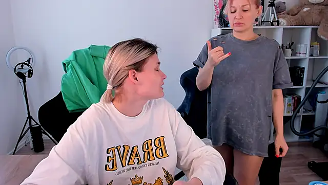 Snapshot of hotblonds chatting on February 2026 11:50:01 AM hotblonds online show from February 2026 11:50:01 AM