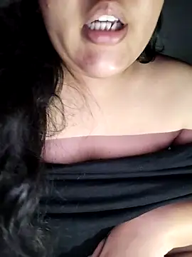 Snapshot of Annerae chatting on September 2025 04:32:02 PM Annerae online show from September 2025 04:32:02 PM