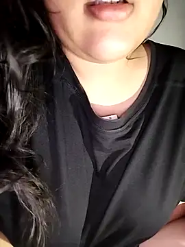 Snapshot of Annerae chatting on October 2025 05:14:01 PM Annerae online show from October 2025 05:14:01 PM