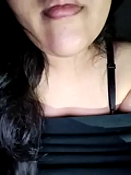 Snapshot of Annerae chatting on November 2025 02:42:02 PM Annerae online show from November 2025 02:42:02 PM