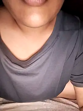 Snapshot of Annerae chatting on December 2025 03:18:02 PM Annerae online show from December 2025 03:18:02 PM