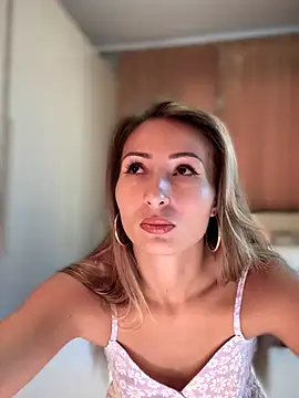 Snapshot of YOUR-KARINA chatting on November 2025 08:39:02 AM YOUR-KARINA online show from November 2025 08:39:02 AM