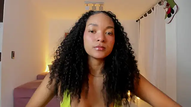 Snapshot of mariam_hill chatting on December 2024 02:53:01 AM mariam hill online show from December 2024 02:53:01 AM