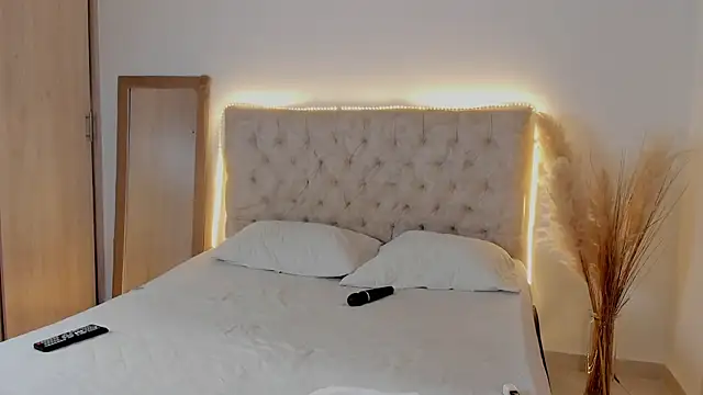 Snapshot of mariam_hill chatting on September 2025 08:57:01 PM mariam hill online show from September 2025 08:57:01 PM