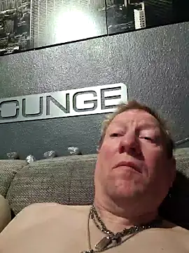 Snapshot of tomtom111111 chatting on March 2026 10:13:02 PM tomtom111111 online show from March 2026 10:13:02 PM