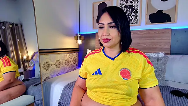 Madissononee online show from June 2026 02:05:01 AM