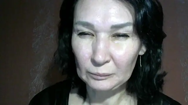 Snapshot of PrettyAndWild chatting on November 2025 04:17:01 PM PrettyAndWild online show from November 2025 04:17:01 PM