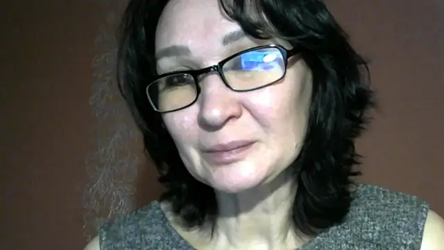 Snapshot of PrettyAndWild chatting on November 2025 03:45:01 PM PrettyAndWild online show from November 2025 03:45:01 PM