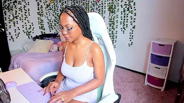 violeta milleer online show from December 2024 05:22:02 PM