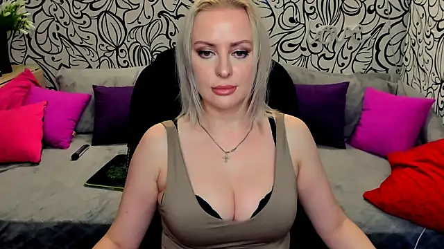 Hotdreamhere online show from December 2024 02:49:02 PM