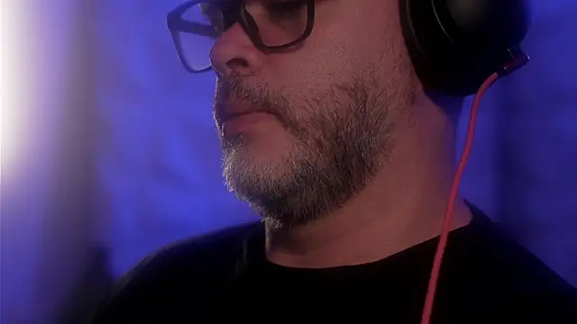 Snapshot of Sanders_White chatting on October 2025 03:28:01 AM Sanders White online show from October 2025 03:28:01 AM