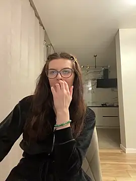 Snapshot of little_belucci chatting on December 2024 04:17:01 PM little belucci online show from December 2024 04:17:01 PM
