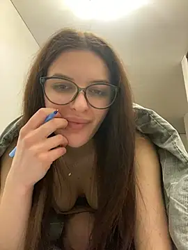 Snapshot of little_belucci chatting on February 2025 07:47:01 PM little belucci online show from February 2025 07:47:01 PM