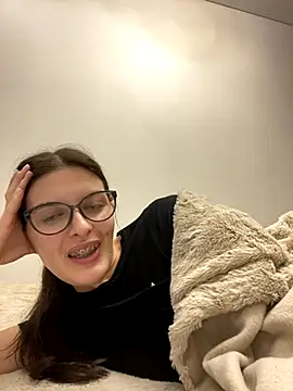 little belucci online show from November 2025 06:07:02 PM