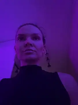 Snapshot of _alleyesonme_ chatting on October 2025 03:29:01 PM alleyesonme online show from October 2025 03:29:01 PM