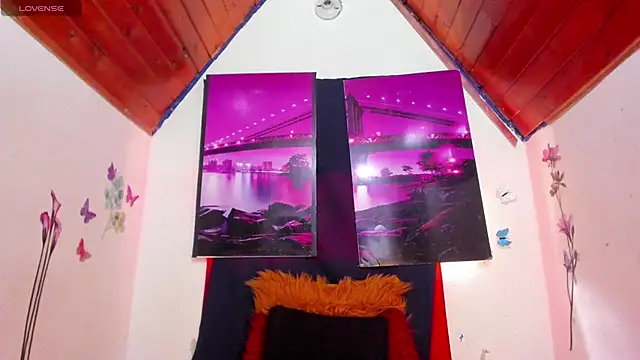 Hannaa32 online show from September 2025 06:51:01 PM