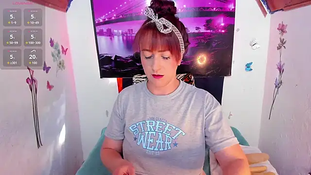 Hannaa32 online show from October 2025 07:54:01 PM