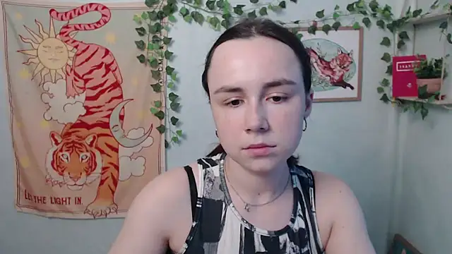 VeryVeryVeryShy  online show from June 2026 05:43:01 AM