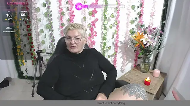 Snapshot of bety-cum2 chatting on December 2024 09:44:01 AM bety-cum2 online show from December 2024 09:44:01 AM