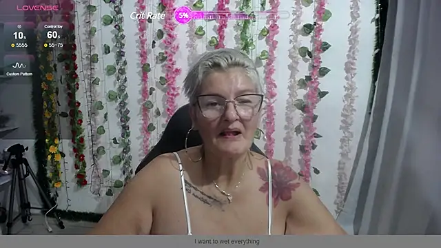 Snapshot of bety-cum2 chatting on January 2025 09:52:02 PM bety-cum2 online show from January 2025 09:52:02 PM