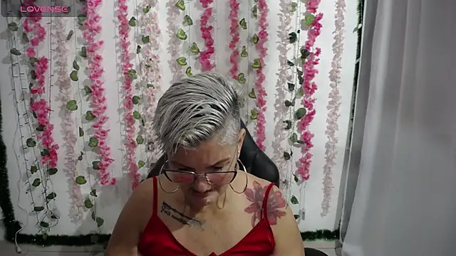 Snapshot of bety-cum2 chatting on February 2025 01:38:01 PM bety-cum2 online show from February 2025 01:38:01 PM