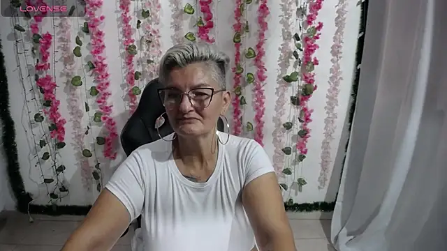 Snapshot of bety-cum2 chatting on February 2025 07:40:02 PM bety-cum2 online show from February 2025 07:40:02 PM