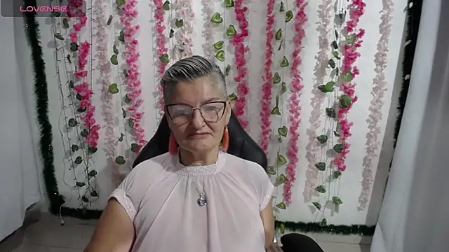 Snapshot of bety-cum2 chatting on February 2025 11:12:02 AM bety-cum2 online show from February 2025 11:12:02 AM