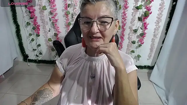 Snapshot of bety-cum2 chatting on February 2025 02:15:02 PM bety-cum2 online show from February 2025 02:15:02 PM