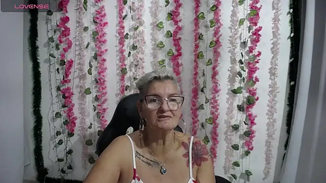 Snapshot of bety-cum2 chatting on February 2025 12:06:01 AM bety-cum2 online show from February 2025 12:06:01 AM