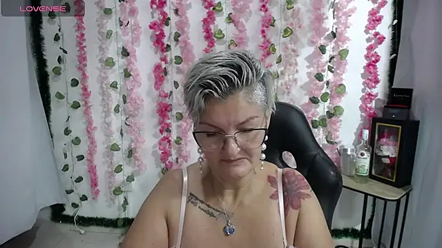 Snapshot of bety-cum2 chatting on February 2025 09:24:01 AM bety-cum2 online show from February 2025 09:24:01 AM