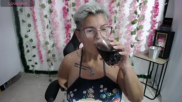 Snapshot of bety-cum2 chatting on February 2025 08:22:01 PM bety-cum2 online show from February 2025 08:22:01 PM