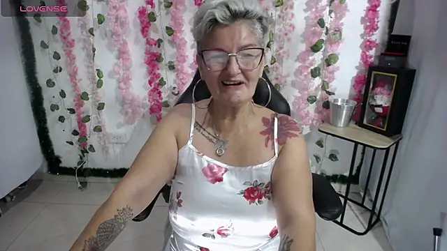 Snapshot of bety-cum2 chatting on February 2025 11:33:01 AM bety-cum2 online show from February 2025 11:33:01 AM