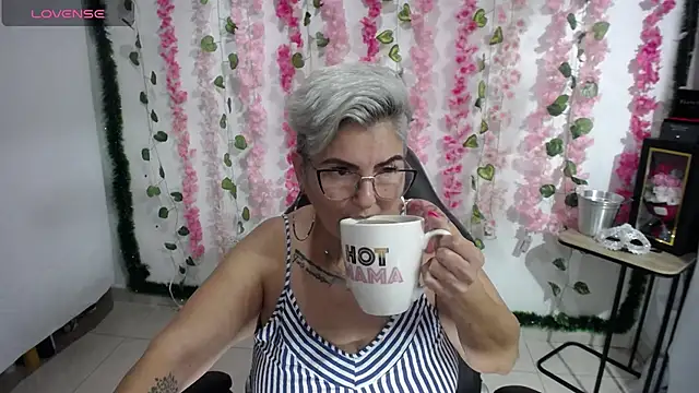Snapshot of bety-cum2 chatting on February 2025 07:38:01 PM bety-cum2 online show from February 2025 07:38:01 PM