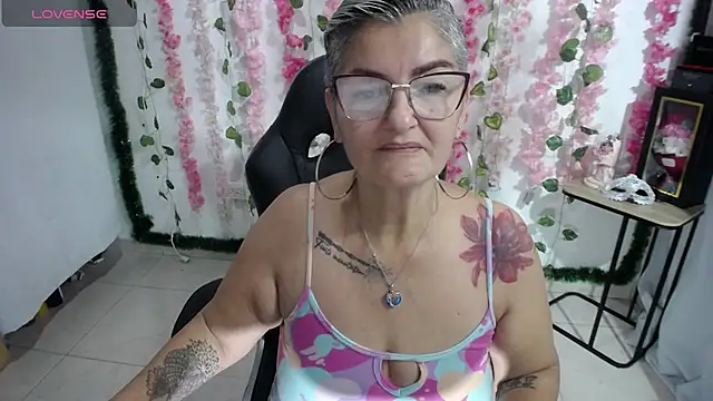 Snapshot of bety-cum2 chatting on February 2025 08:40:01 AM bety-cum2 online show from February 2025 08:40:01 AM