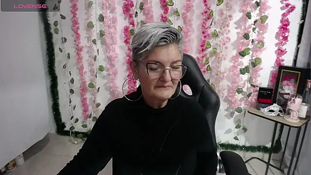 Snapshot of bety-cum2 chatting on March 2025 09:10:02 AM bety-cum2 online show from March 2025 09:10:02 AM