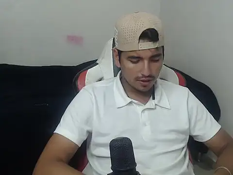 Snapshot of kylian_07 chatting on June 2026 02:21:02 AM kylian 07 online show from June 2026 02:21:02 AM