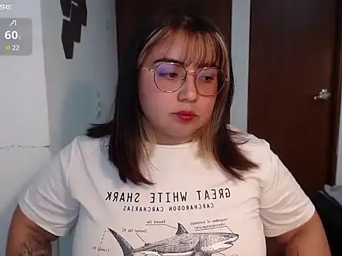 Snapshot of yini_angel chatting on June 2026 02:39:01 AM yini angel online show from June 2026 02:39:01 AM