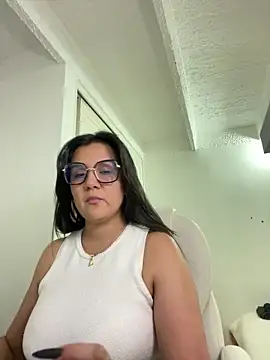 Snapshot of SWEETLILY18 chatting on January 2025 10:30:02 PM SWEETLILY18 online show from January 2025 10:30:02 PM