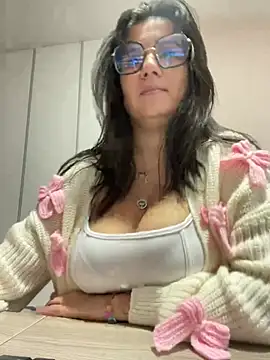 Snapshot of SWEETLILY18 chatting on January 2025 11:28:01 AM SWEETLILY18 online show from January 2025 11:28:01 AM