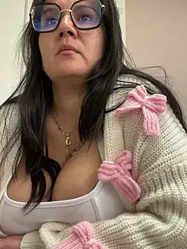 Snapshot of SWEETLILY18 chatting on January 2025 02:31:02 PM SWEETLILY18 online show from January 2025 02:31:02 PM