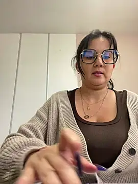 Snapshot of SWEETLILY18 chatting on February 2025 02:21:02 PM SWEETLILY18 online show from February 2025 02:21:02 PM