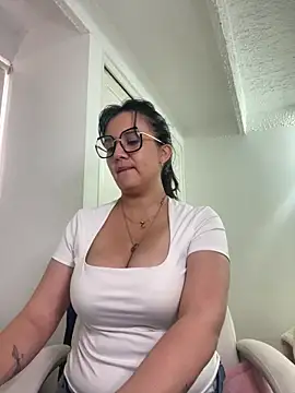 Snapshot of SWEETLILY18 chatting on February 2025 09:18:02 PM SWEETLILY18 online show from February 2025 09:18:02 PM